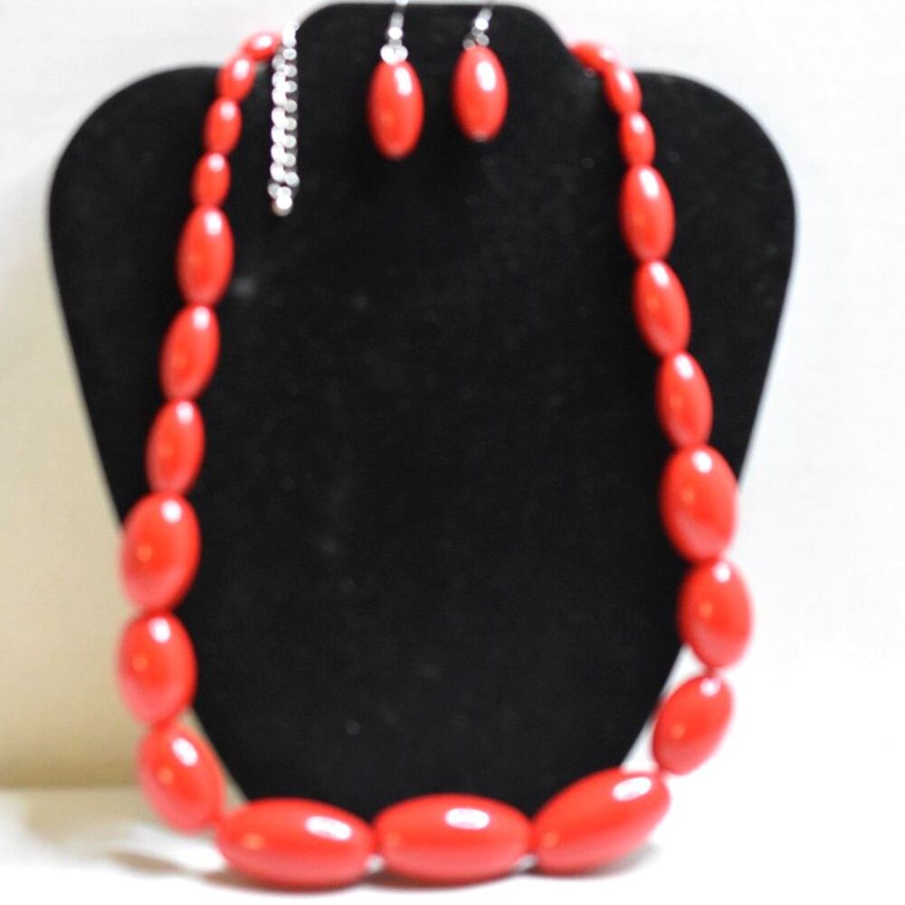 Voguish Bold Red Graduated Oval  Beaded 24" Necklace Boho & 1" Hook Earrings Set